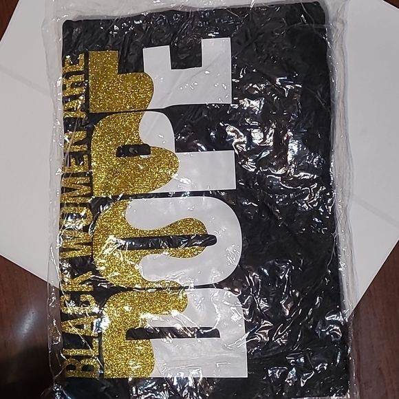 Gildan Black T-SHIRT NWT - Picture 1 of 4